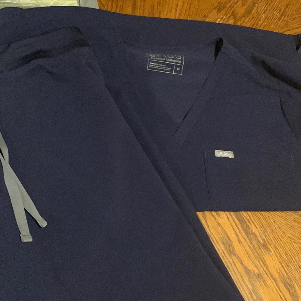 Figs scrubs